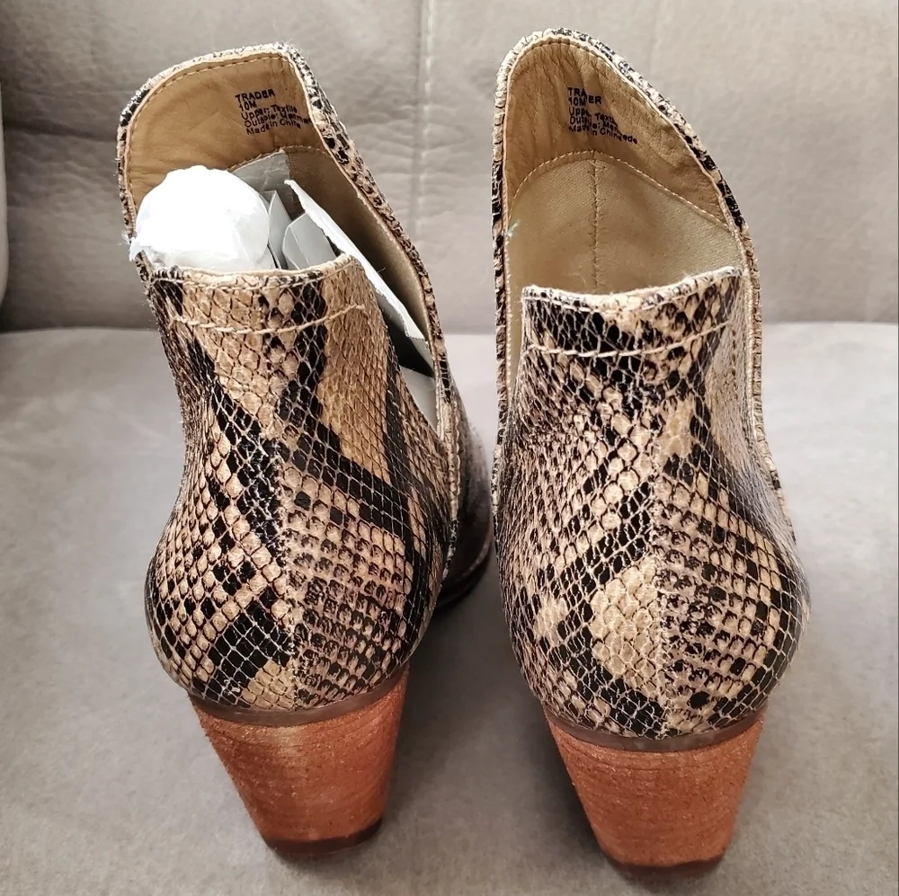 Coconuts Matisse Trader Bootie Brown Snake Size 10 M
